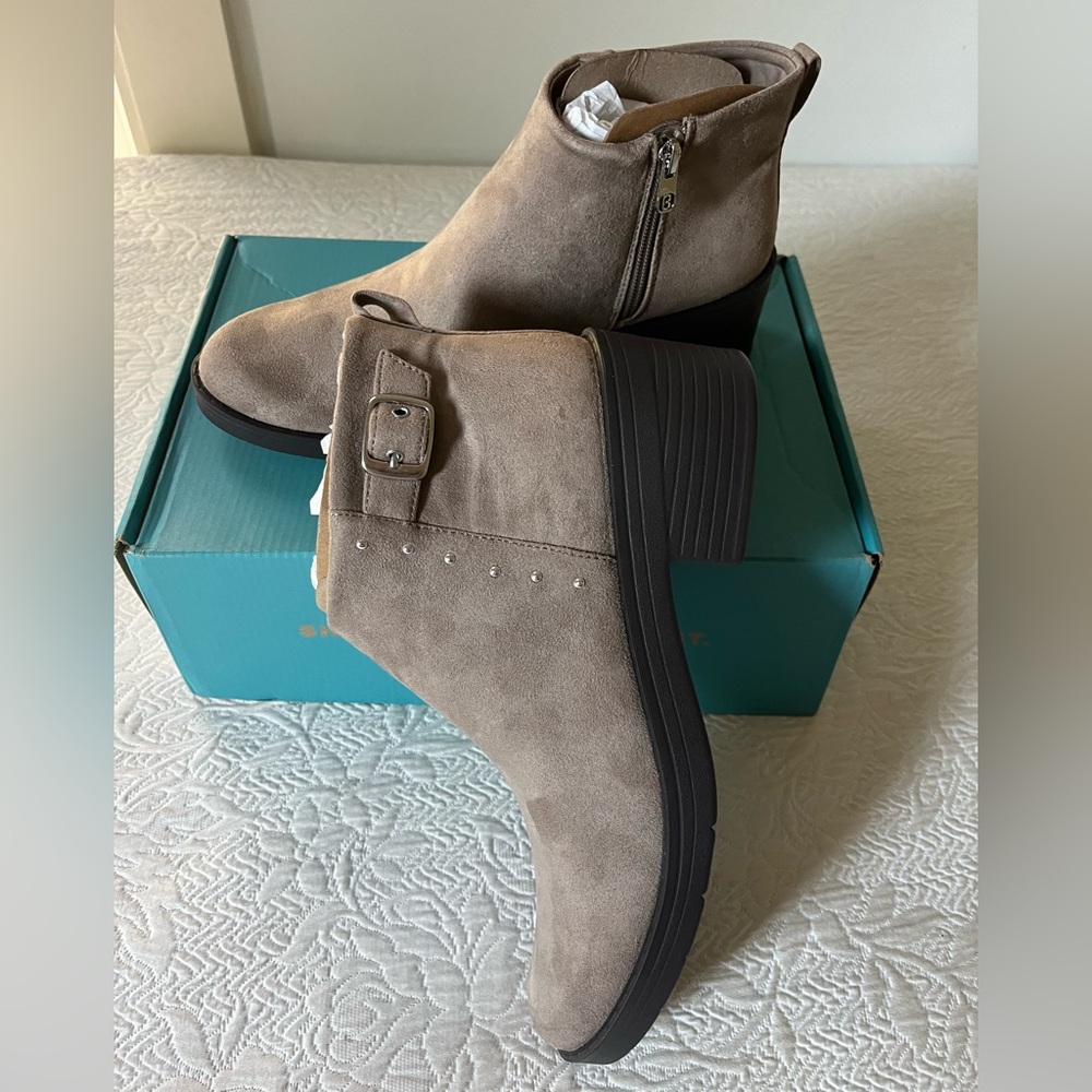 Bzees washable booties 9.5